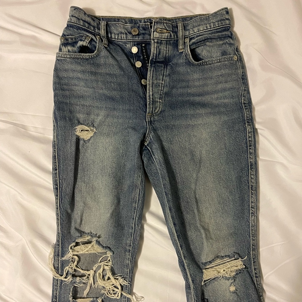 Lucky Brand women’s size 4-6 distressed jeans